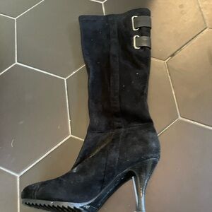 High heel boots black in good condition.